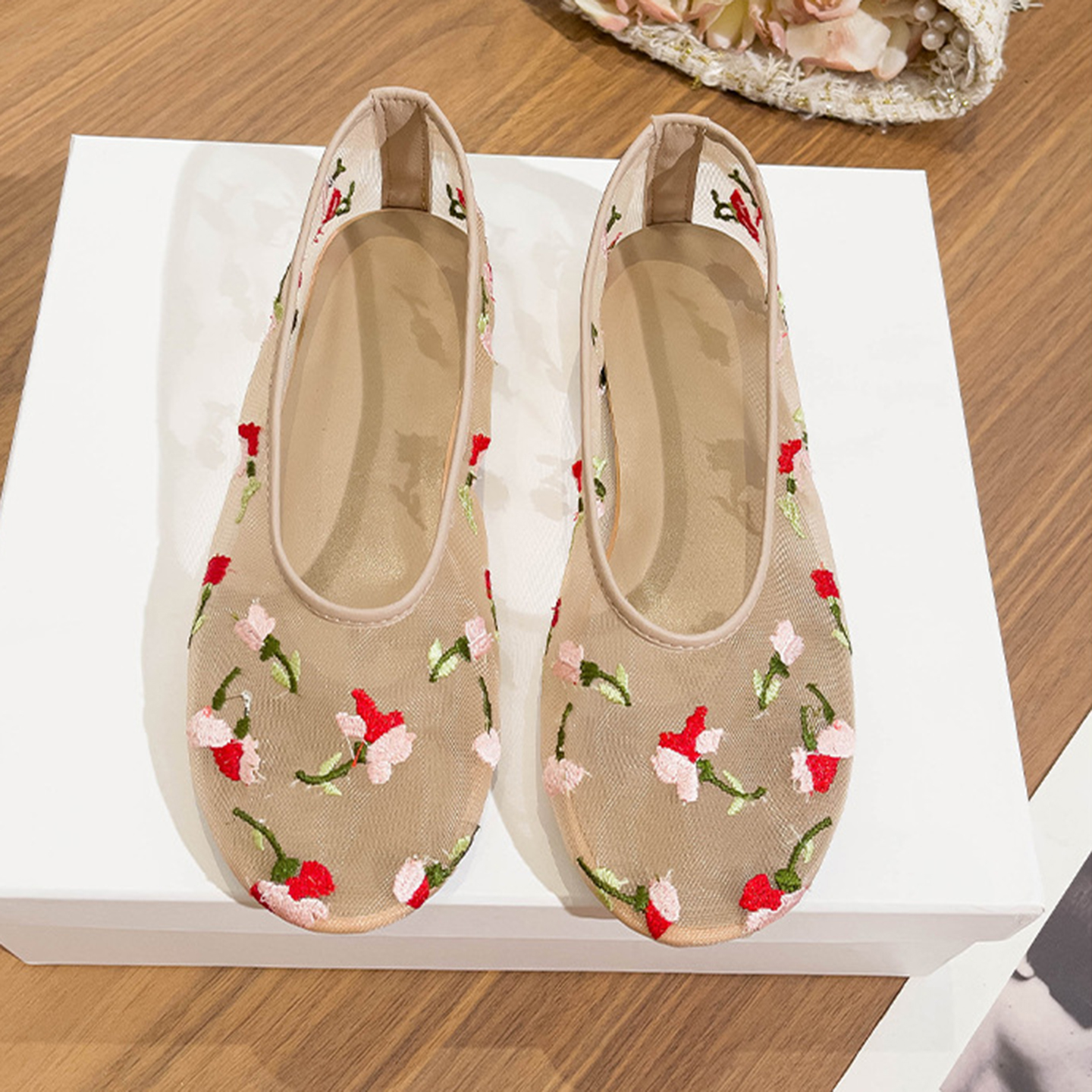 Hand Embroidered Flowers Desig - Women'S Shoes Hands Free ulasan dan harga