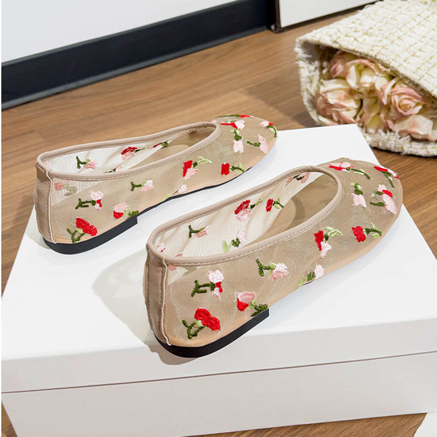 Hand Embroidered Flowers Desig - Women'S Shoes Hands Free ulasan dan harga